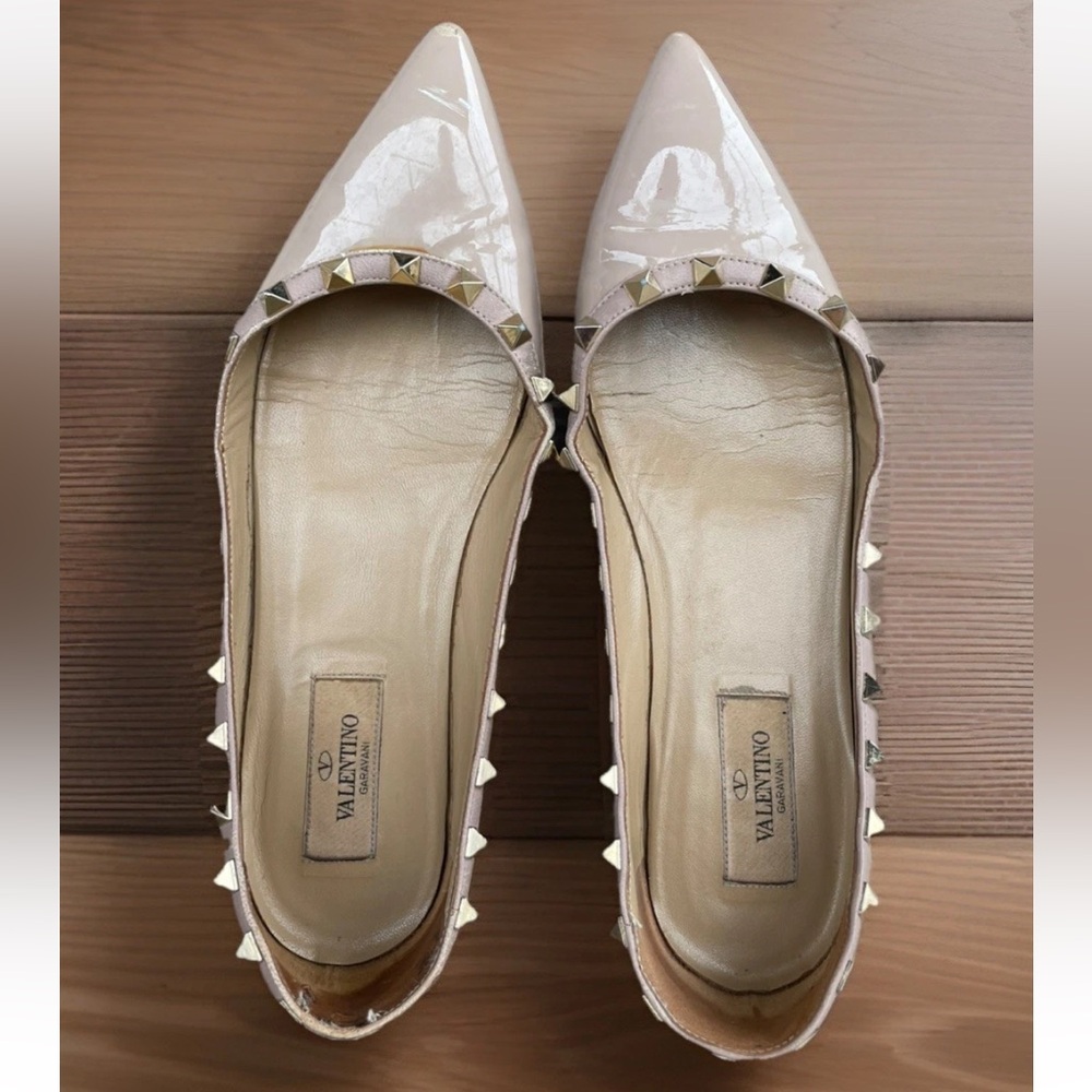 Valentino Garavani Rockstud Beige Patent Leather Pointed Toe Ballet Flat Sz 37.5